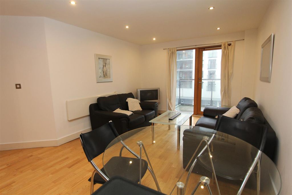 Property photo 1 of 10 Livingroom2.Jpg