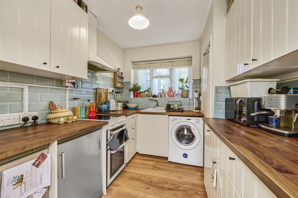 Property photo 3 of 18 Asr_-_Sycamore_Road__Sw19_4Tr_4.Jpg