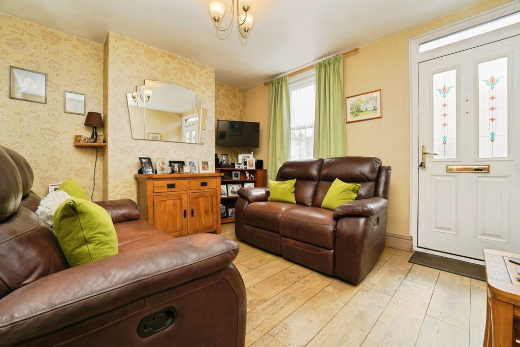 Property photo 2 of 14 Lounge
