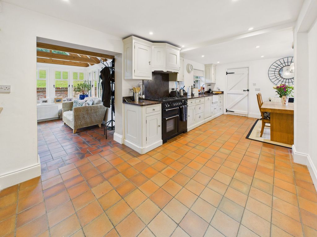 Property photo 3 of 30 Kitchen
