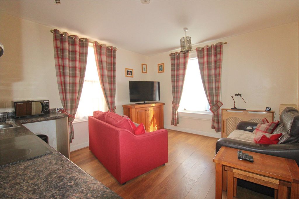 Property photo 2 of 12 Picture No. 11