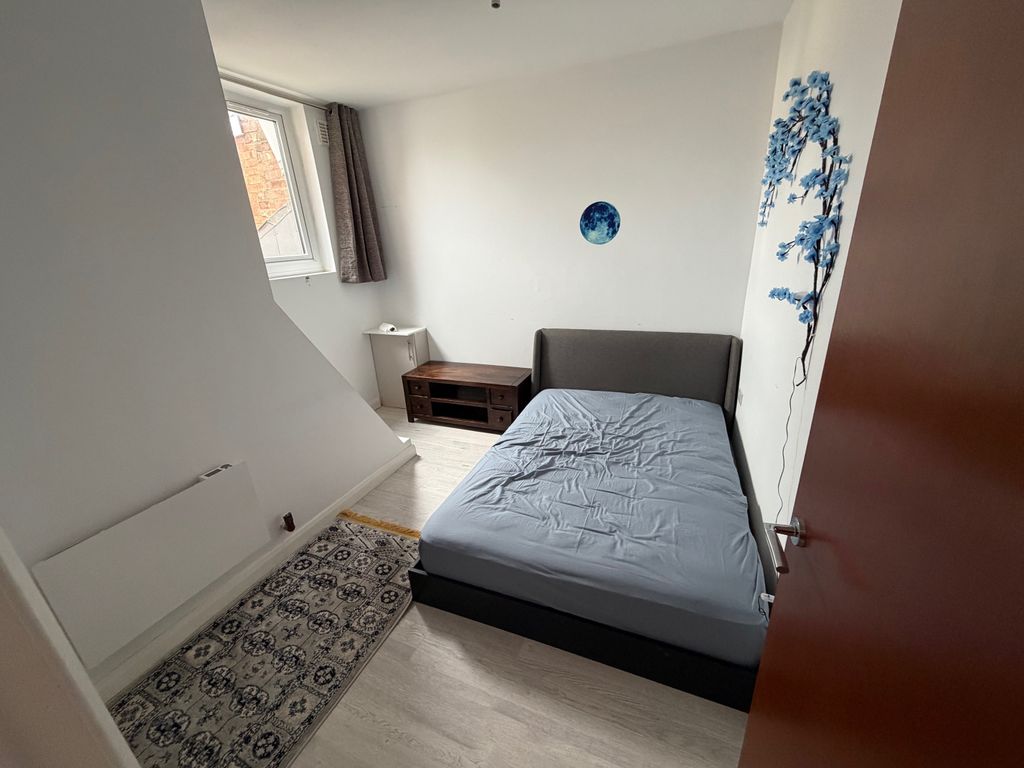 Property photo 2 of 10 Bedroom