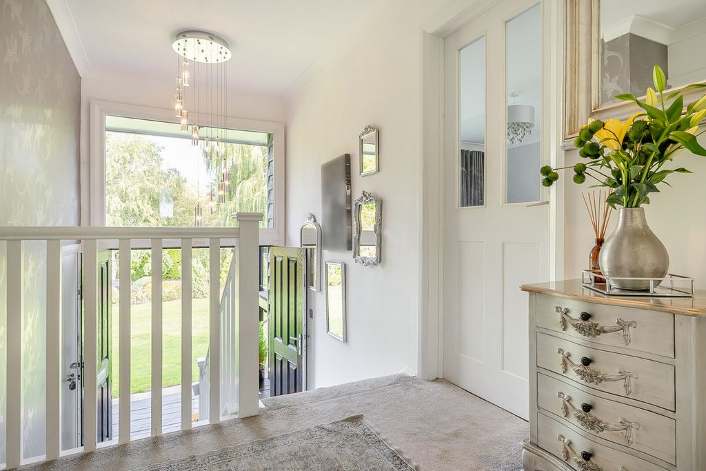 Property photo 3 of 43