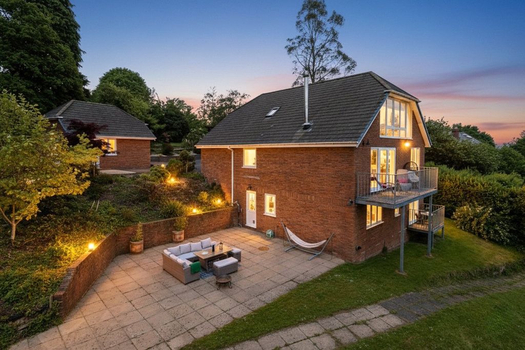 Property photo 1 of 16 Twilight