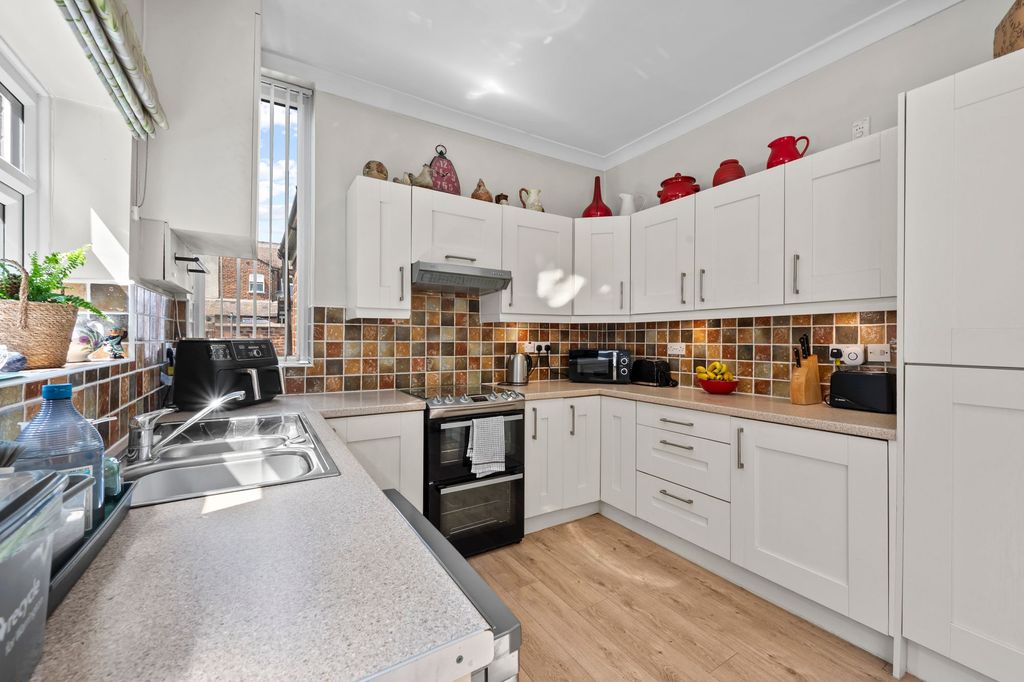 Property photo 2 of 42