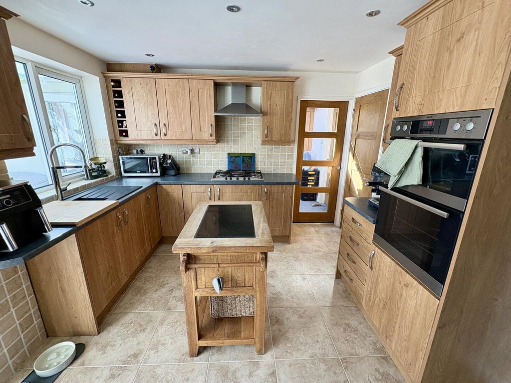 Property photo 3 of 38 Kitchen