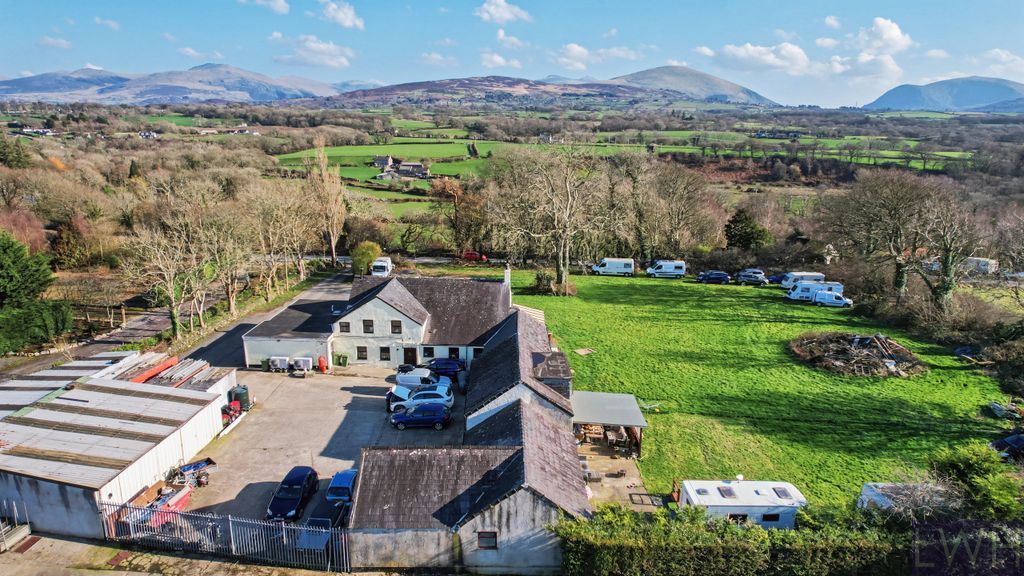 Property photo 2 of 28 Views Of Snowdonia