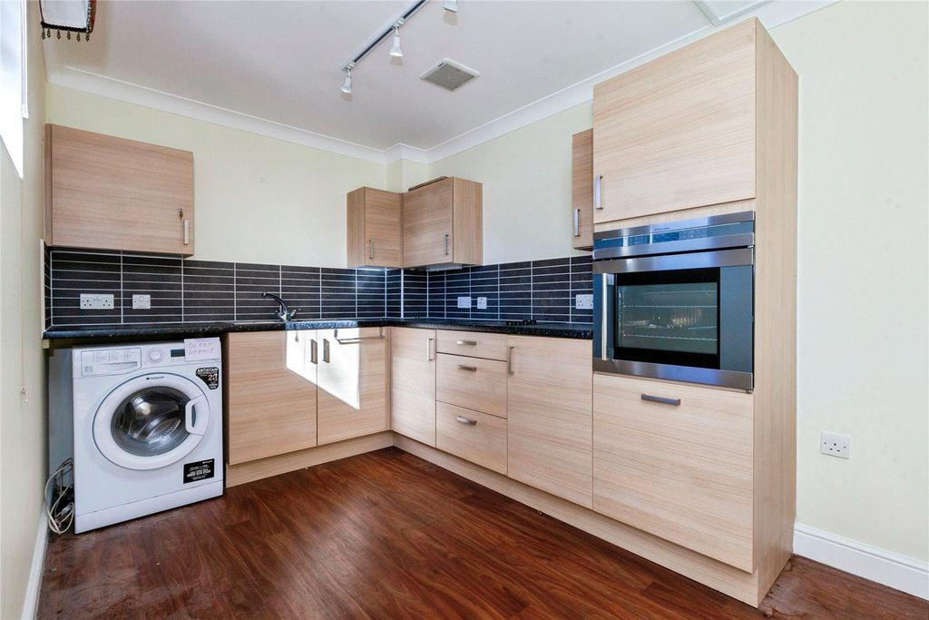 Property photo 1 of 11 Kitchen