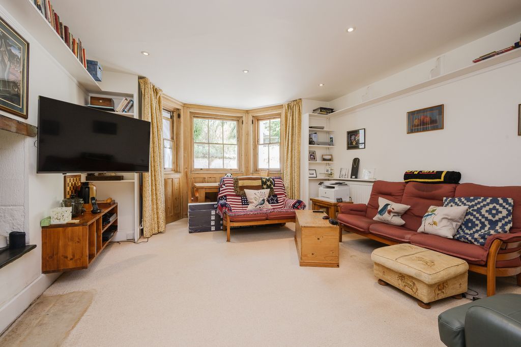 Property photo 2 of 14 Picture No. 11