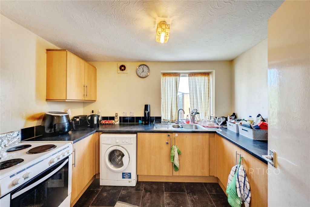 Property photo 2 of 12 Picture No. 15