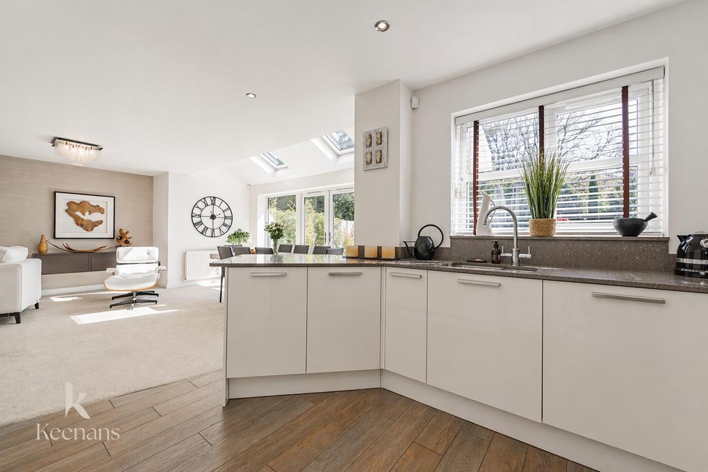 Property photo 3 of 46