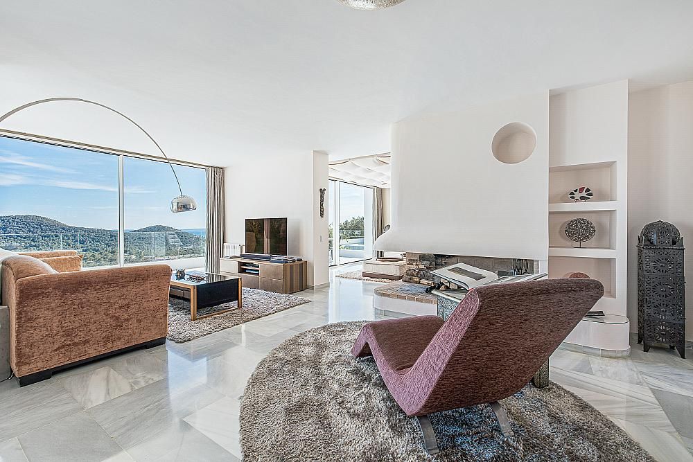 Property photo 3 of 43