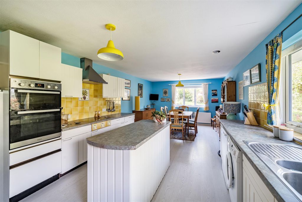 Property photo 2 of 19 1370421-5-68F8Cf3d6c2De.Jpg
