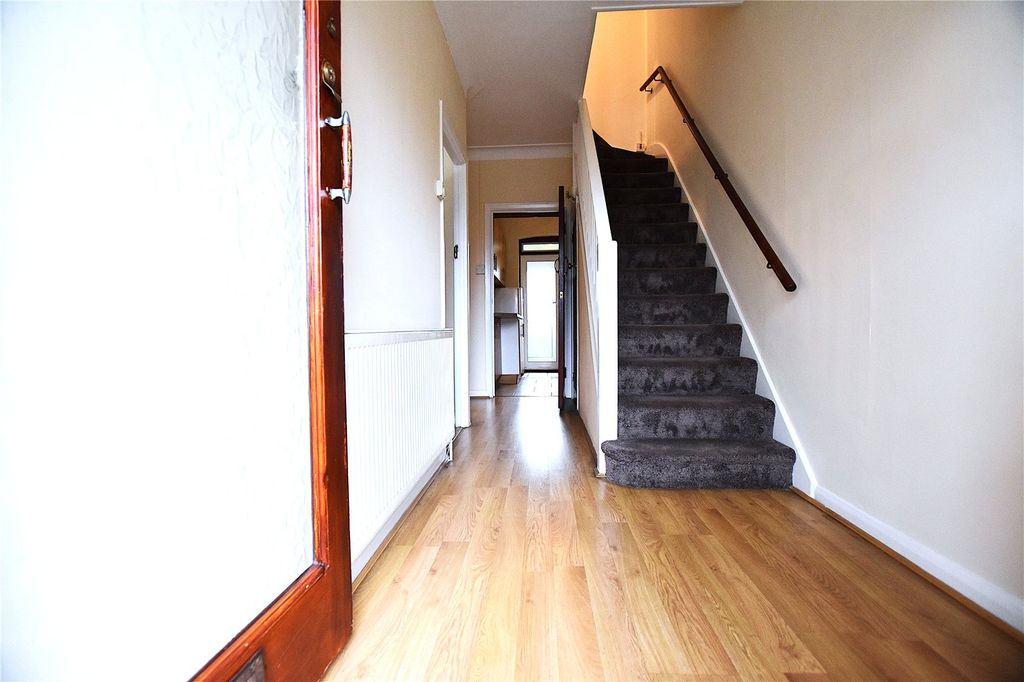 Property photo 2 of 28 Picture No. 11