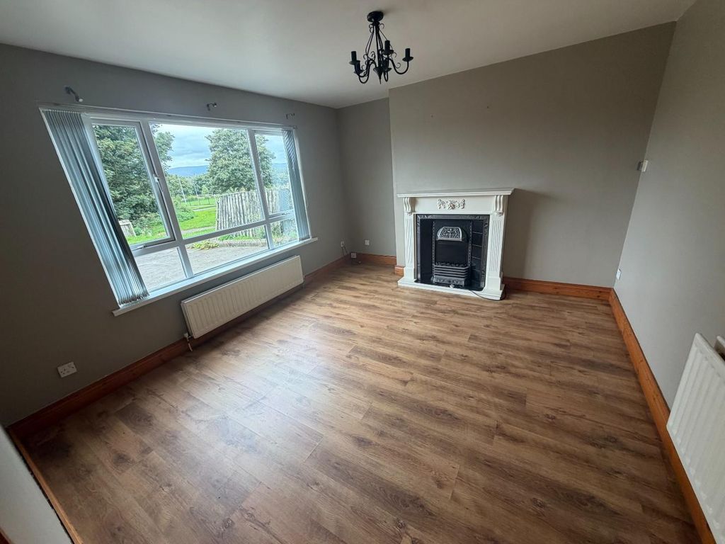 Property photo 3 of 19 Living Room