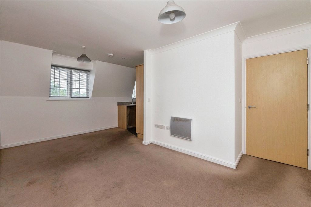 Property photo 2 of 11 Lounge