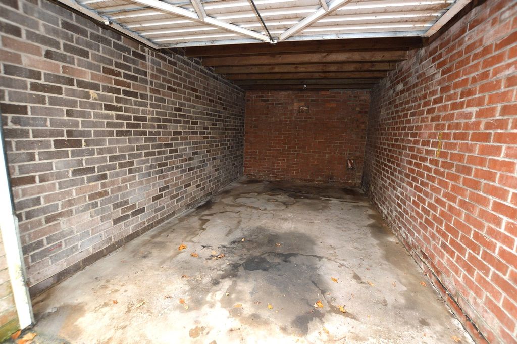 Property photo 2 of 2 Garage Internal