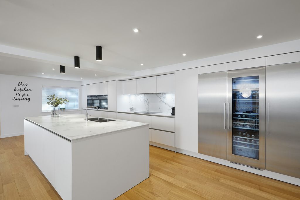 Property photo 3 of 37