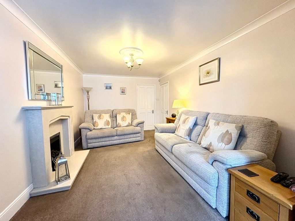 Property photo 2 of 21 Lounge