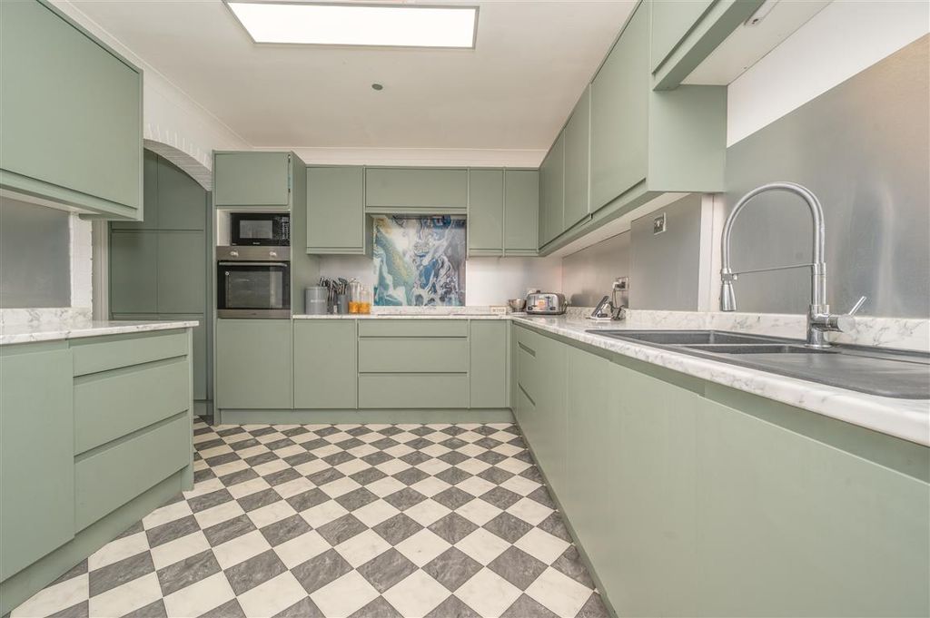 Property photo 3 of 16