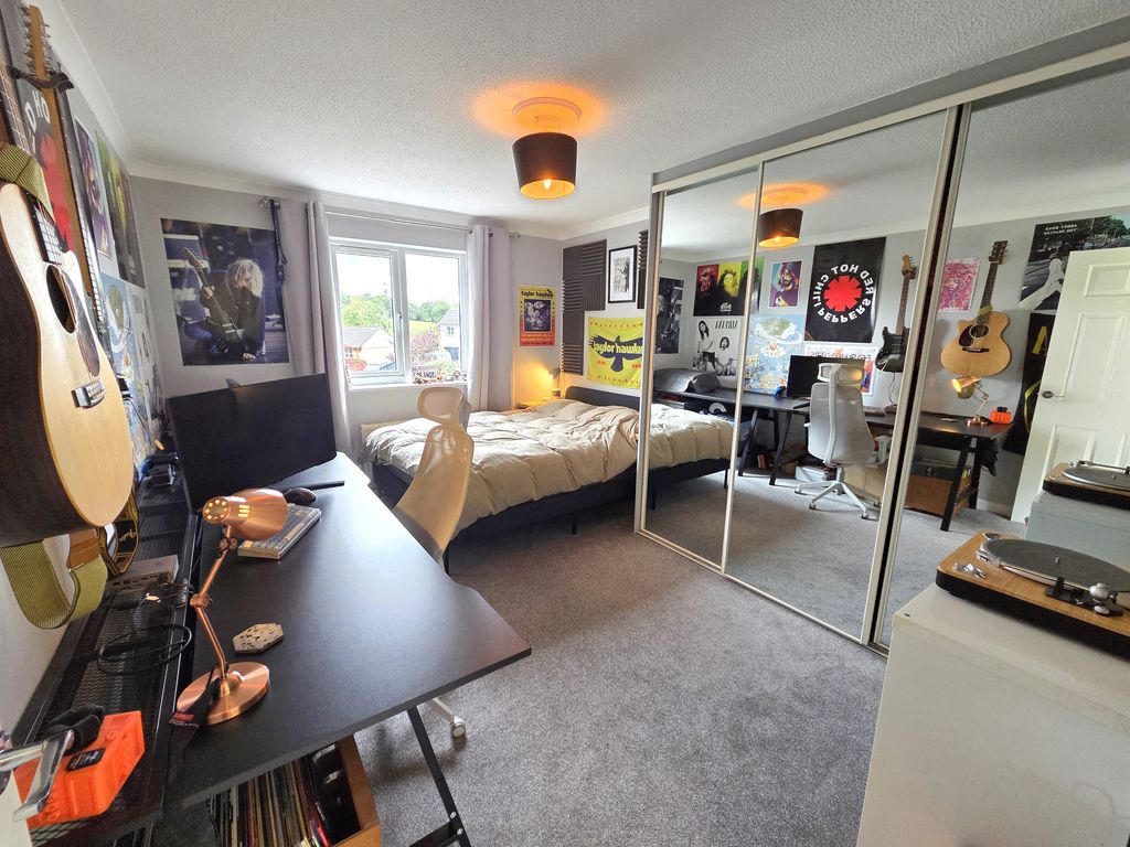 Property photo 3 of 5