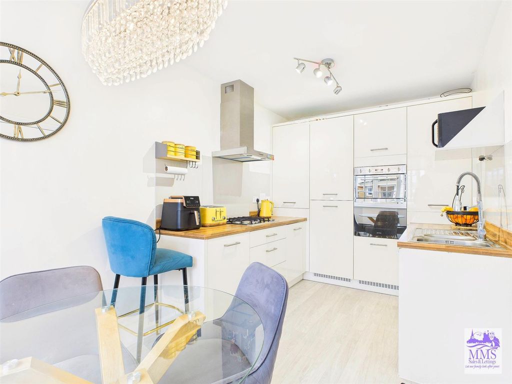 Property photo 1 of 26 Cam04098G0-Pr0117-Still013.Jpg