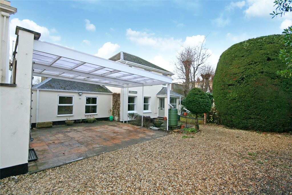 Property photo 2 of 12 Picture No. 23
