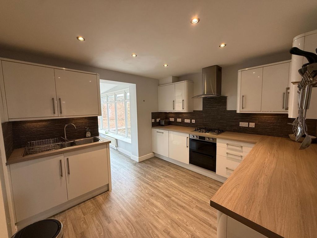 Property photo 2 of 12 Kitchen