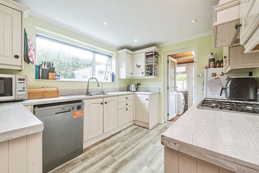 Property photo 3 of 36 Kitchen