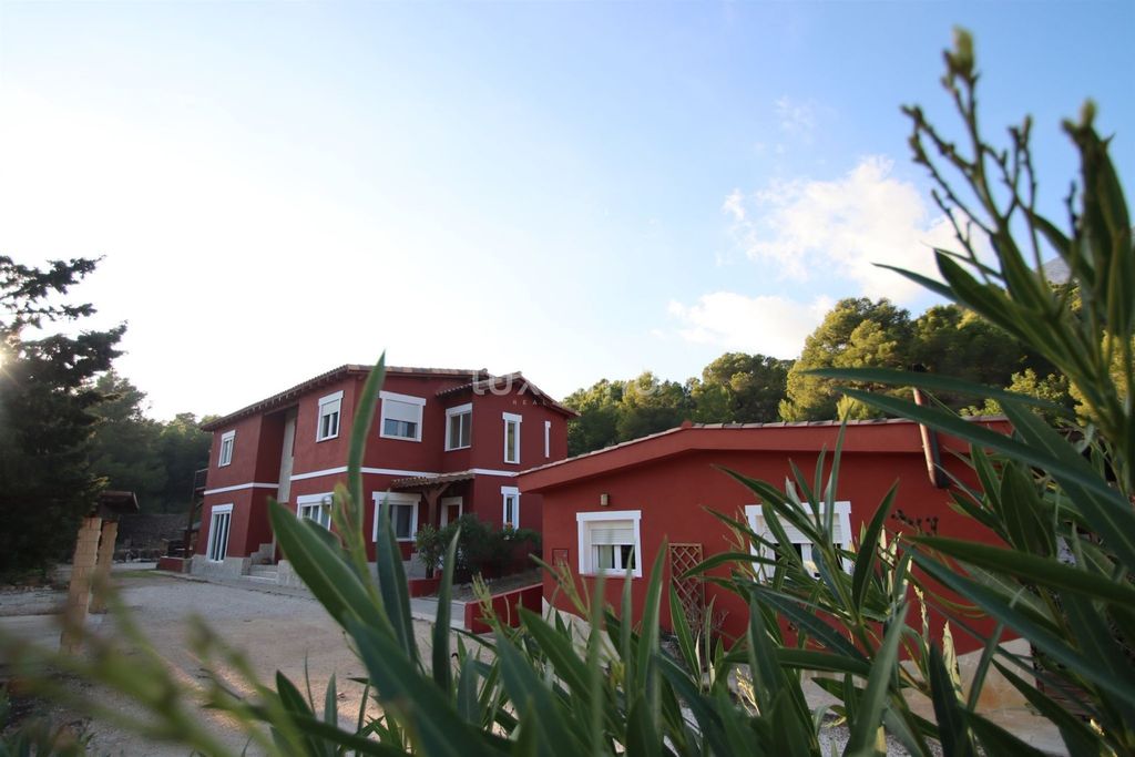 Property photo 1 of 19 Finca And 2 Wooden Cabins For Sale In Finestrat