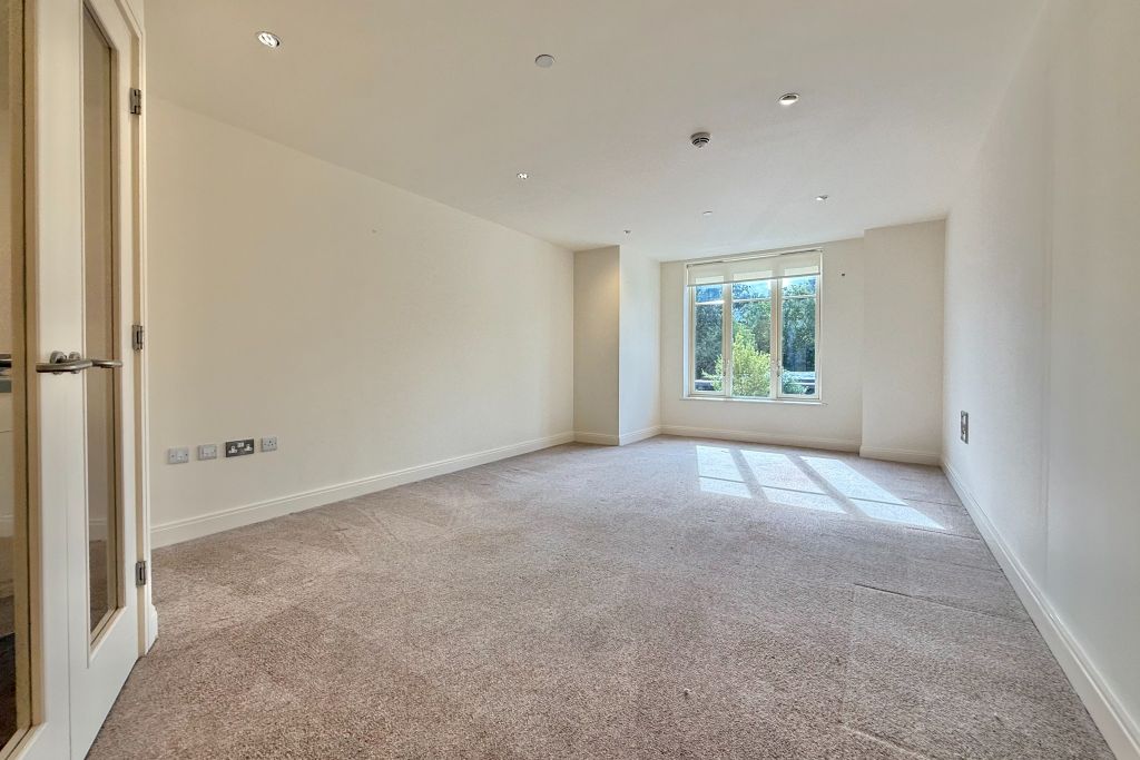 Property photo 3 of 17 Living Room