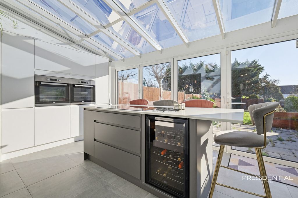 Property photo 2 of 26