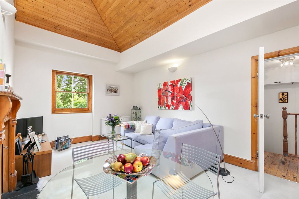 Property photo 1 of 17 Reception