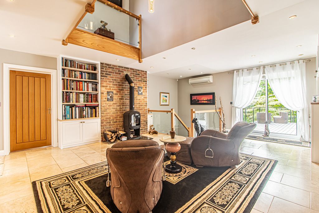Property photo 3 of 48