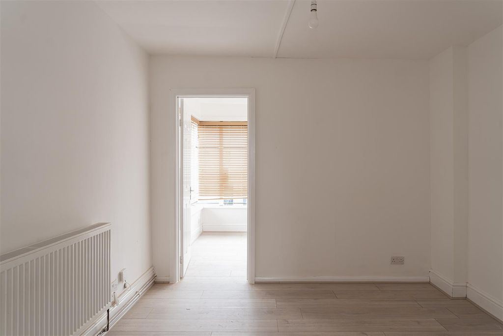 Property photo 2 of 9 2