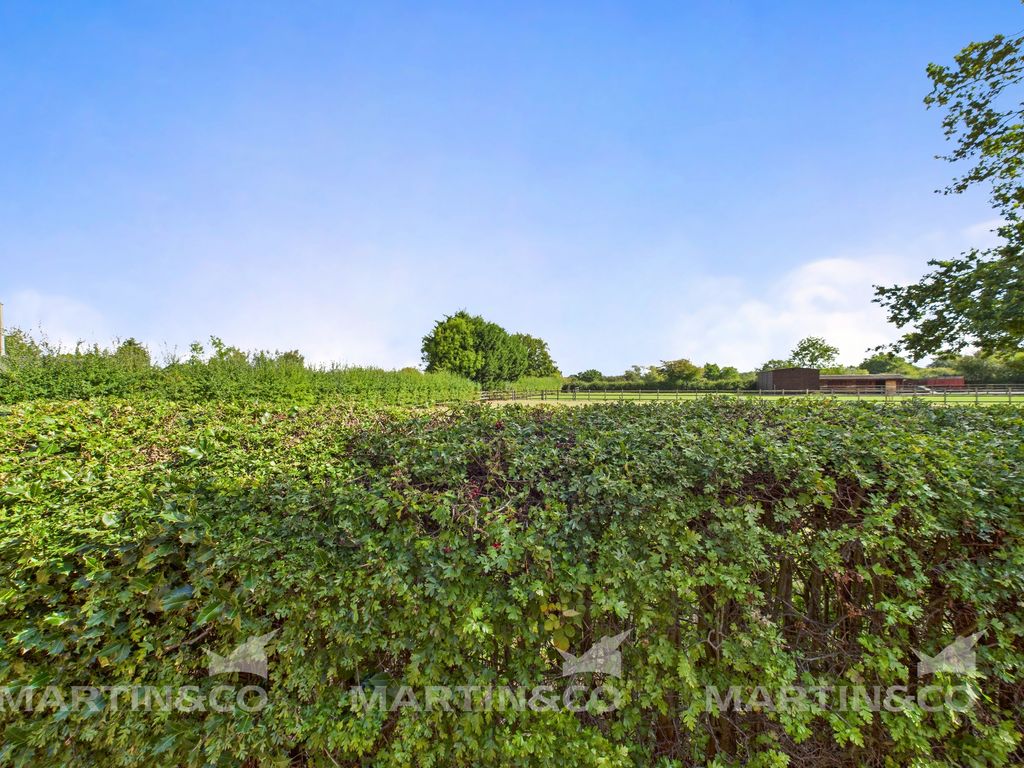 Property photo 2 of 33 Cam02406G0-Pr0506-Still039