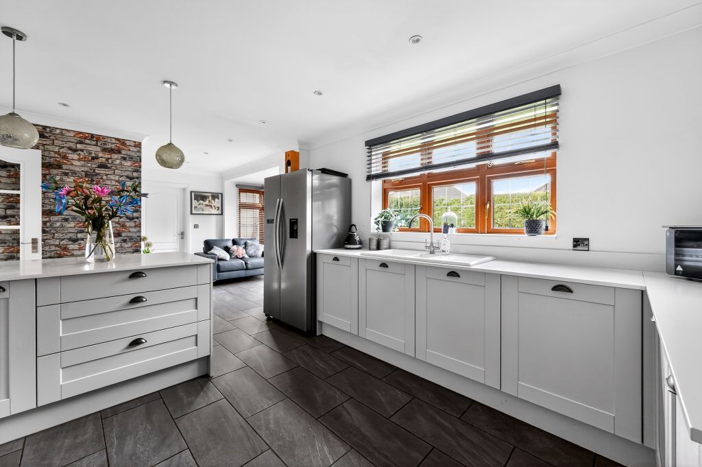 Property photo 3 of 17 Kitchen