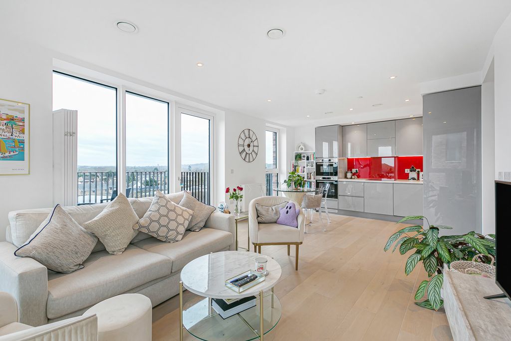 Property photo 3 of 15 Reception/Kitchen