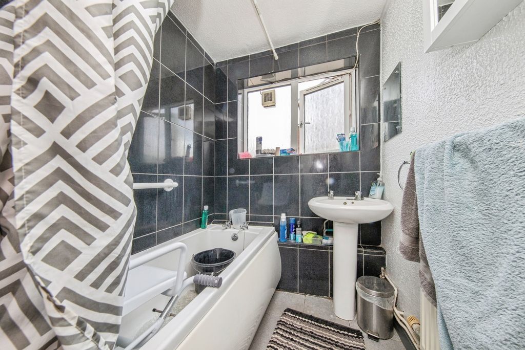 Property photo 3 of 11 Pbox-Img.Jpg
