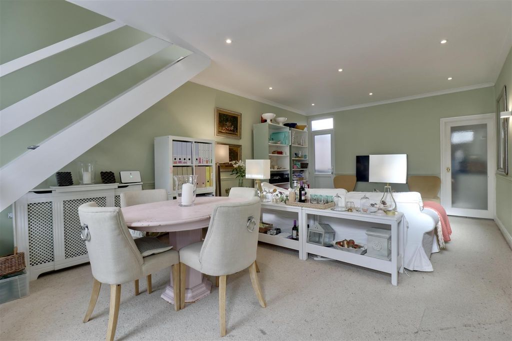 Property photo 2 of 15 1C71612A-71B1-42Bc-8Beb-20Baf88Ecea9_1_201_A.Jpeg