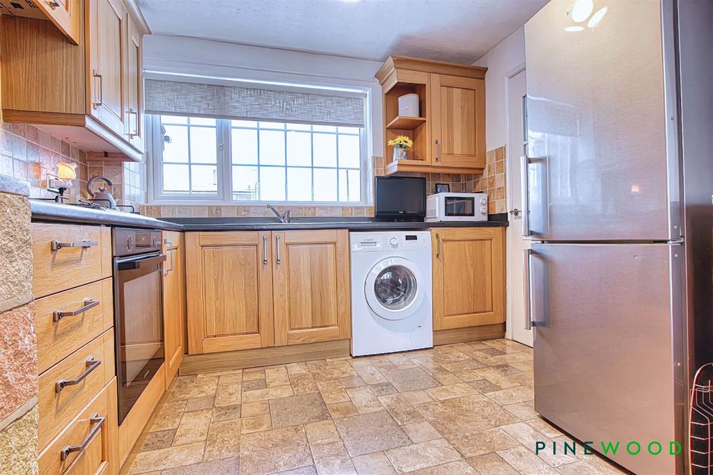 Property photo 3 of 25 Kitchen Diner