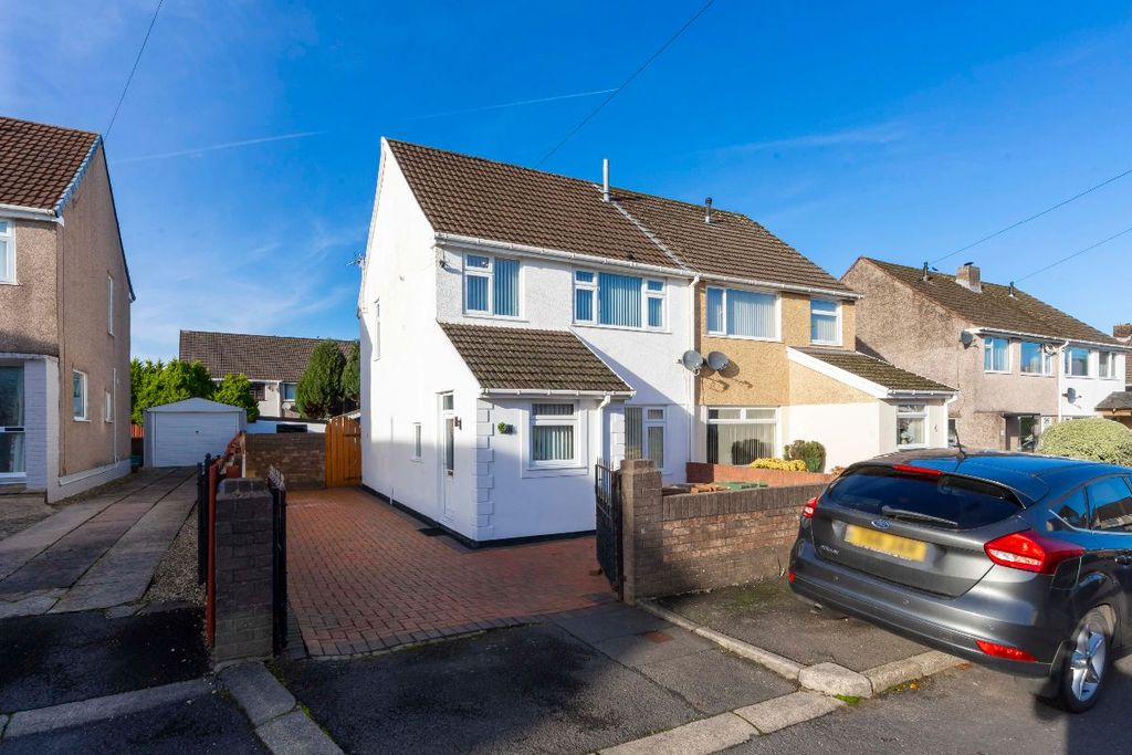 Property photo 2 of 29
