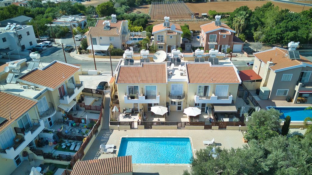 Property photo 3 of 34