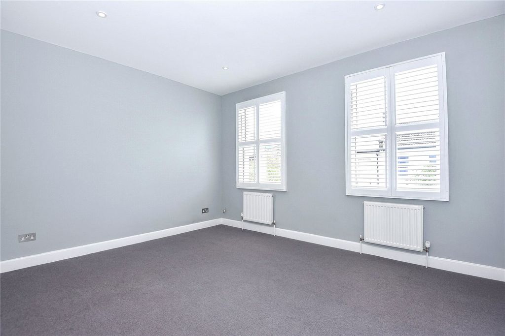Property photo 3 of 9 Bedroom