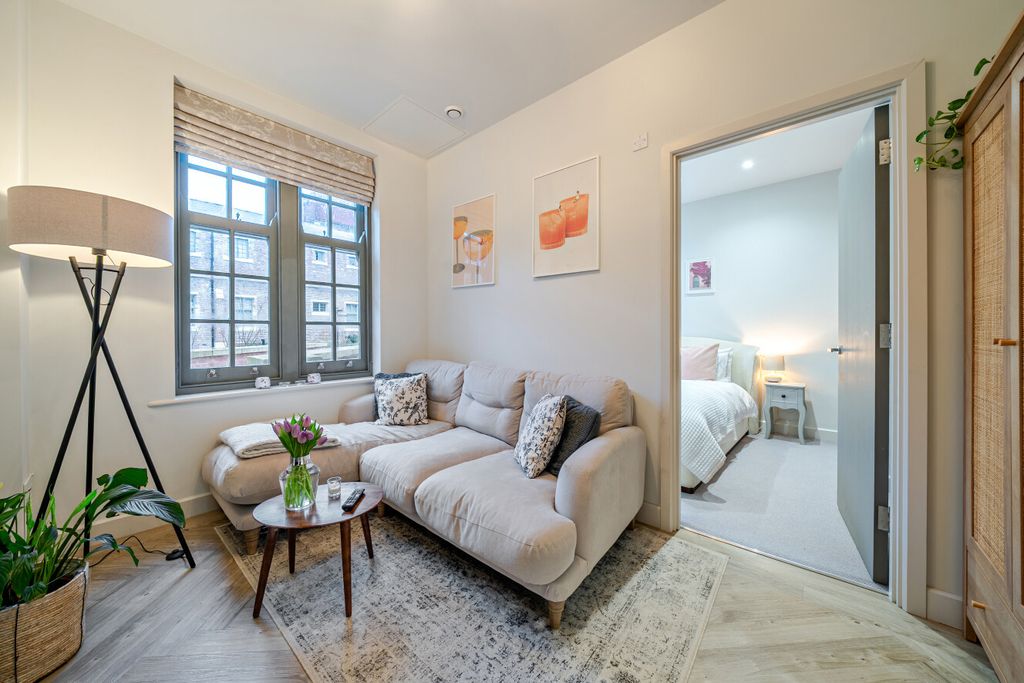 Property photo 3 of 13 1405310-15-6981Ca...