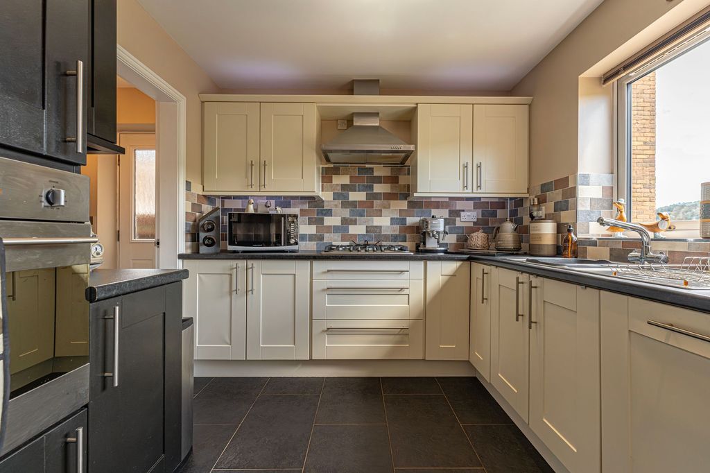Property photo 2 of 52