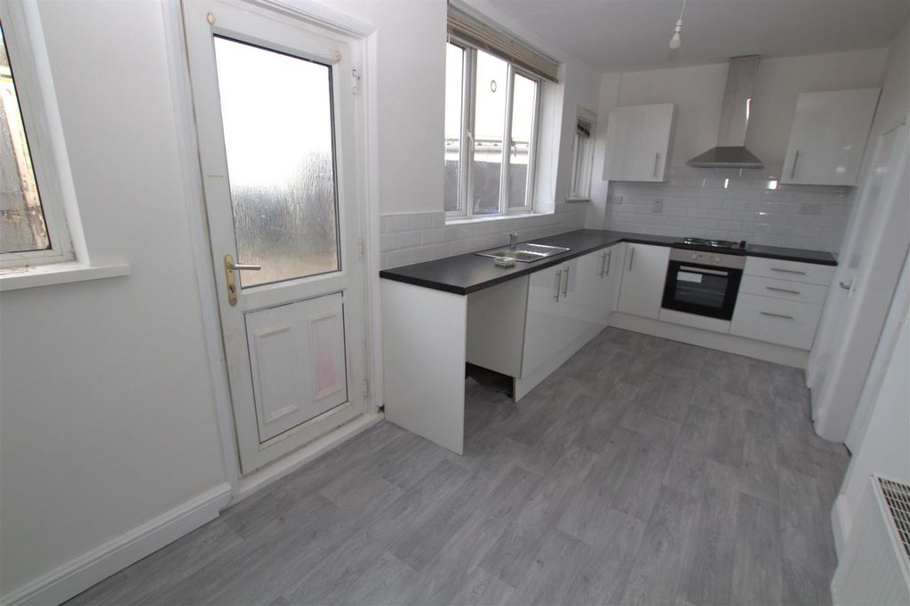 Property photo 2 of 9 Kitchen.Jpg