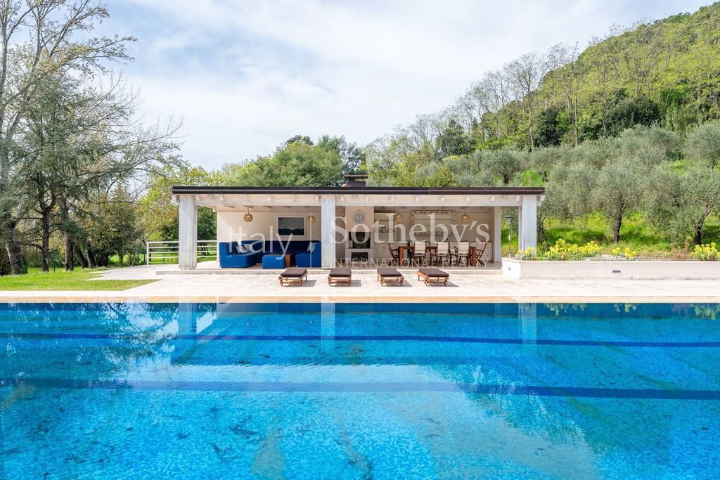 Property photo 2 of 38