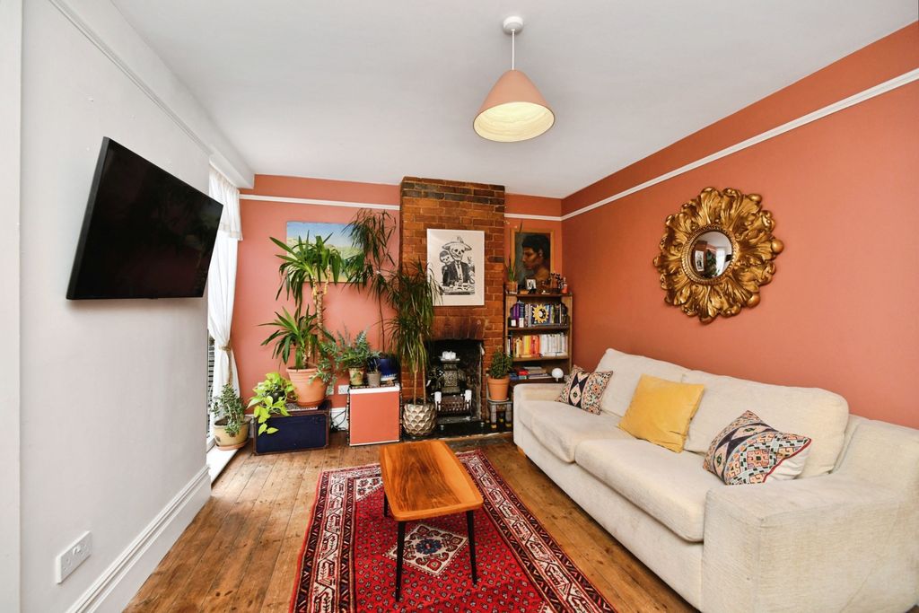 Property photo 2 of 20