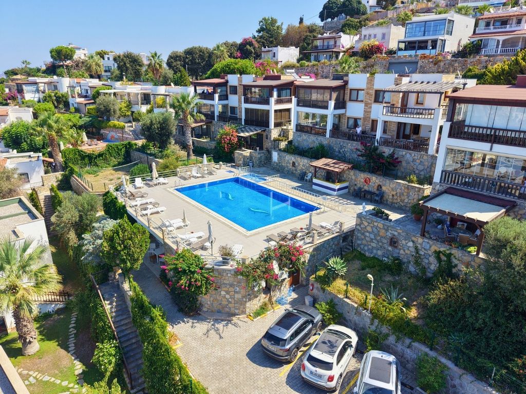 Property photo 2 of 28 Key-Ready Sea View Bodrum Apartment For Sale In Gumusluk - Part Of A Beautiful Complex